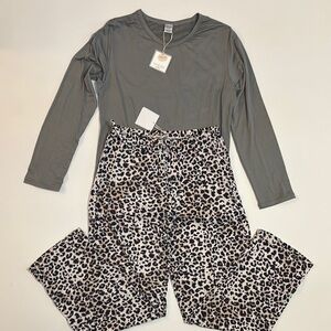 Mia & Tess Pajama Set Women’s Sz Large Animal Print